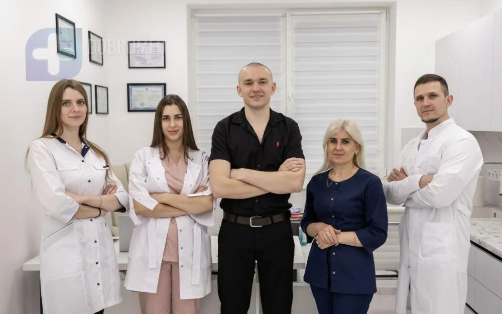 Лікар контролює стан пацієнта під час детоксикації, Одеса