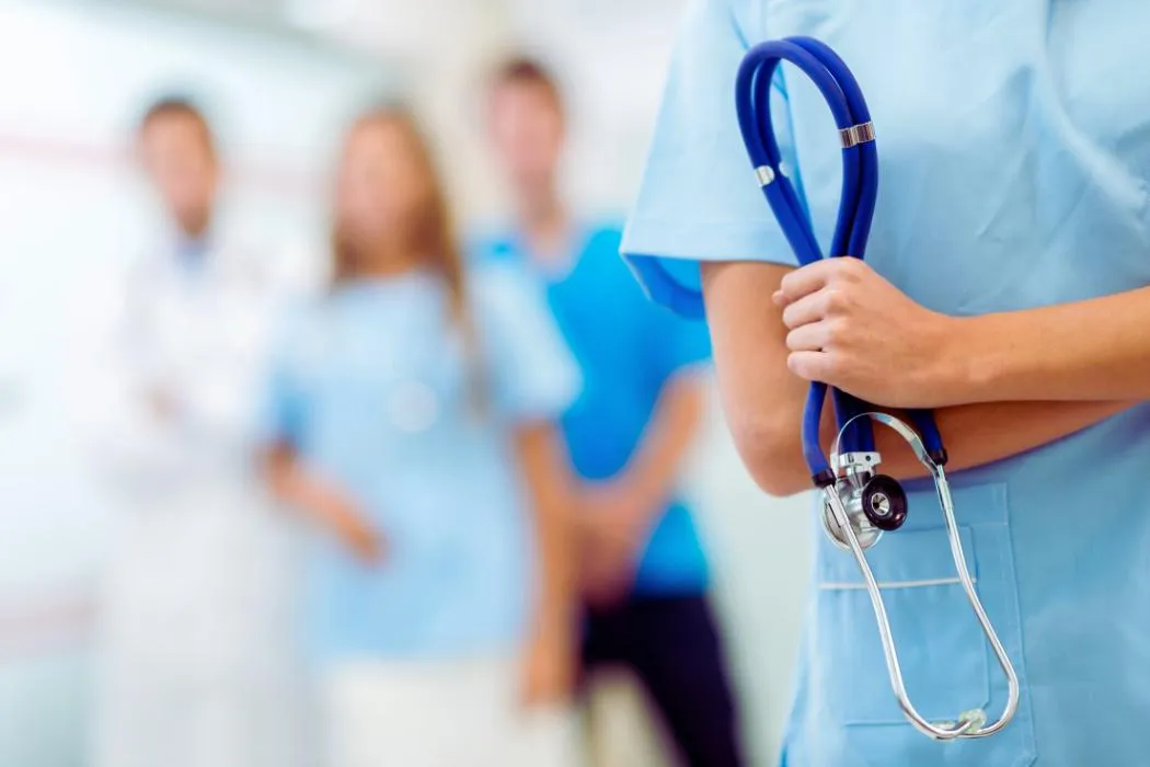 Врач-нарколог проводит процедуру кодирования Дисульфирамом, Одесса